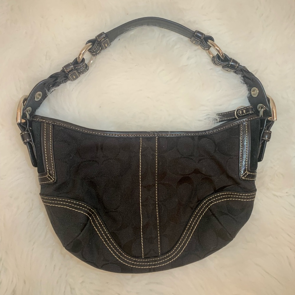Coach bag. Signature Coach Hobo Bag.